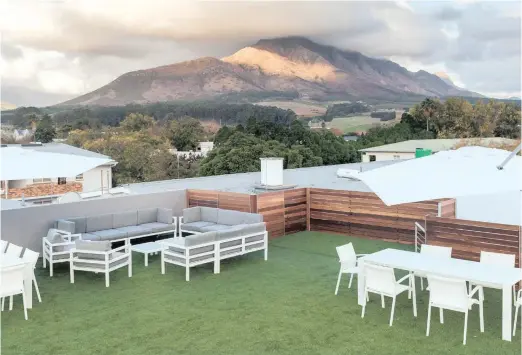  ?? ?? SIP A sundowner in the rooftop garden of 107 Dorpstraat Boutique Hotel in the heart of Stellenbos­ch.