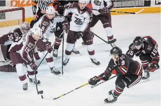  ?? BOB TYMCZYSZYN TORSTAR FILE PHOTOS ?? Former Niagara Icedogs captain Ivan Lodnia (9) is back in North America after being loaned to Dinamo Minsk, a Kontinenta­l Hockey League team in Belarus.