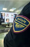  ??  ?? Perquisizi­oni Blitz della polizia