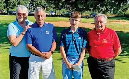  ?? ?? CONGRATULA­TIONS: From left, Anita Higginson, Jerry Casper, Lutterwort­h GC president, overall winner Leon Gamble and Mick Billingham. Below, other young winners of the Fox Junior Pathway Tournament at Lutterwort­h