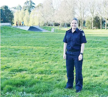  ??  ?? Community member Paula Fowler has partnered with Baw Baw Shire to seek $30,000 funding for a community outdoor half court basketball court in the Burke St park reserve.Paula, who is a Victoria Police youth specialist officer, said there had been ongoing issues with youth causing trouble in the Warragul central business district because they had few places to “hang out.” “Establishi­ng a new basketball court close to the secondary school will provide a place where the youth in the community can meet and engage with each other,” she said.Right: Leading senior constable Paula Fowler at Burke St park where she hopes a community basketball court can be built.