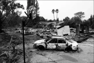  ?? ASSOCIATED PRESS ?? BURNED VEHICLES SIT IN FRONT of a wildfire-ravaged home Sunday in Redding, Calif.