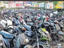  ?? BACHCHAN KUMAR ?? Bikes parked in a small space outside Panvel railway station.
A Panvel railway official said, “Decision on building parking lots is taken at a high level and hence we cannot comment on it.”
Former Panvel Municipal Council president Sunil
Mohade...