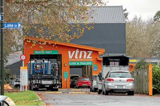  ?? TOM LEE/STUFF ?? After seven years without local driver testing, the Waikato town of Cambridge is ‘‘absolutely delighted’’ to see it return. Inset: Within the next six months, VTNZ expects to do about 1500 practical driver tests in Cambridge