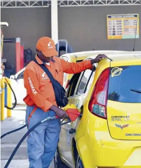  ?? | Jhonny Olivares. ?? En Barranquil­la, el precio del galón de gasolina corriente es de $10.449 para el mes de febrero .