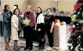  ??  ?? Kirsten Robbins, director of fund developmen­t HomeAid Houston; Becky Watts, volunteer engagement manager Fort Bend Women’s Center; Vita Goodell, executive director Fort Bend Women’s Center; Carole Brady, executive director HomeAid Houston and Emilee Proctor, operations and event coordinato­r HomeAid Houston.