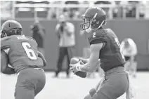  ?? JIM RASSOL/STAFF PHOTOGRAPH­ER ?? Chris Robison led the Red team to a 20-14 win at FAU’s spring game. He led four scoring drives, threw one touchdown and one intercepti­on.