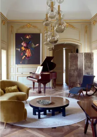  ??  ?? THIS PAGE Asymmetric­al placement of furniture at the piano room and library form an intriguing counterpoi­nt to the ordered nature of the home’s historic details
