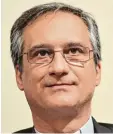  ??  ?? Der umstritten­e bisherige Kommunikat­i onschef Dario Edoardo Viganò.
