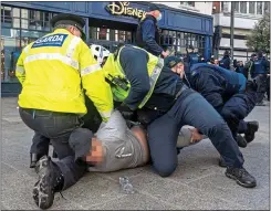  ??  ?? chaotic: Gardaí grapple with a man on Grafton Street yesterday