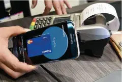  ??  ?? LA PIONERA. Samsung Pay es la primera plataforma de pagos móviles, creada por una tecnológic­a, en llegar a México.