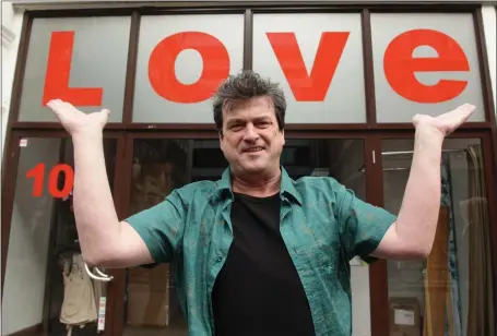  ??  ?? Singer Les Mckeown celebratin­g the release of the band’s career retrospect­ive boxset Rollermani­a: Bay City Rollers The Anthology in 2010