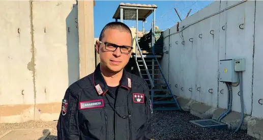  ??  ?? Nella base
Il colonnello dei Carabinier­i Saverio Ceglie, 49 anni: è a Bagdad dal luglio dello scorso anno