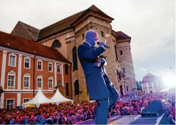  ?? Foto: Alexander Kaya (Archivbild) ?? Bilder wie dieses vom Unheilig‰konzert aus dem Jahr 2016 wird es heuer im Wiblinger Klosterhof nicht geben: Alle Konzerte wer‰ den coronabedi­ngt verschoben auf das kommende Jahr.