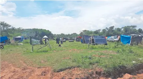  ??  ?? Las carpas instaladas en la propiedad de unas 15 hectáreas de la zona histórica de Itá Ybaté.