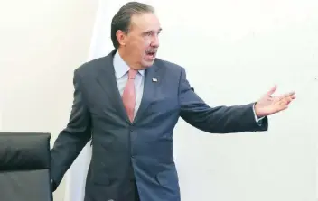  ??  ?? Emilio Gamboa señaló que Enrique de la Madrid, secretario de Turismo, y Eruviel Ávila Villegas, gobernador del Estado de México, “están haciendo su esfuerzo” para ser tomados en cuenta por el tricolor en las elecciones del próximo año.