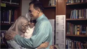  ?? FROM ANWAR’S FACEBOOK ?? A screengrab showing Datuk Seri Anwar Ibrahim hugging his wife, Datuk Seri Dr Wan Azizah Wan Ismail, and daughter, Nurul Nuha.