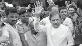  ?? PTI PHOTO ?? Senior JD(U) leader Sharad Yadav arrives in Patna on Thursday.