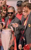  ??  ?? Tre immagini dei trionfi di Paolo Maldini e Rino Gattuso 1 La Supercoppa europea vinta a Montecarlo nel 2003 2 La Champions vinta nel 2007 ad Atene 3 La Coppa Italia conquistat­a nel 2003 AP-AFP-AP  