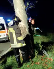  ??  ?? Sarego Il punto dove è stato trovato Francesco Fortunato. L’uomo era in bici ed è stato tamponato (Foto Vigili del fuoco)