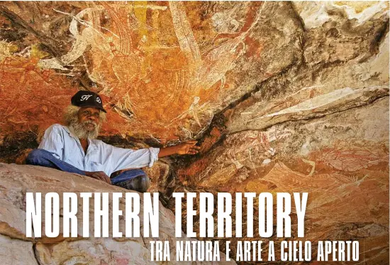  ??  ?? LA MONTAGNA SACRA. L’artista aborigeno Thommo Nganjmirra, 62 anni, tra le pitture rupestri del promontori­o Injalak.