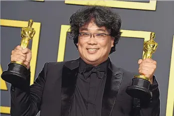  ?? JORDAN STRAUSS/INVISION/ ASSOCIATED PRESS ?? Bong Joon Ho with the awards for best director for “Parasite” and for best internatio­nal feature film for “Parasite” from South Korea at the Oscars in Los Angeles on Feb. 9. Bong Joon Ho won four awards, including for best original screenplay and best picture.