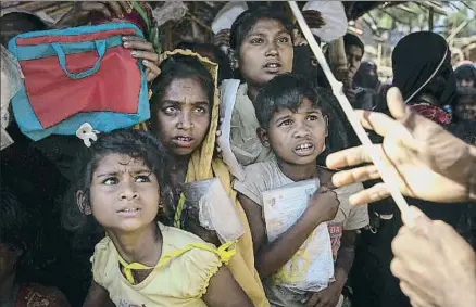  ?? REALLISON JOYCE / GETTY ?? Niños refugiados rohinyá, la última crisis migratoria, tras huir de Birmania a Bangladesh, el jueves