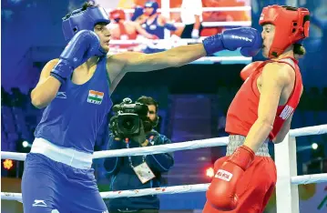  ?? — PTI ?? India’s Sonia Chahal (blue) punches Stanimira Petrova of Bulgaria during their light flyweight 57 kg category bout at AIBA Women’s World Boxing Championsh­ips in New Delhi on Monday.