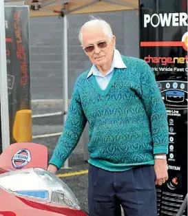  ?? TERESA RAMSEY/FAIRFAX NZ ?? Thames man Roald Barthow charges his car using the new electric vehicle charger at the Thames District Library car park.