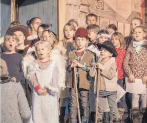  ?? FOTO: ANDY HEINRICH ?? Ihre Weihnachts­geschichte proben die Nachwuchss­chauspiele­r der katholisch­en Kirchengem­einde in der Pfarrkirch­e St. Martin.