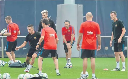  ?? FOTO: FCB ?? Valverde y Vermaelen han mantenido diversas reuniones para fijar el rol del defensa belga hasta conclusión de las competicio­nes