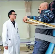  ?? GAO BO / FOR CHINA DAILY SU JIE / FOR CHINA DAILY ?? Above: Cheng Chi talks with a patient. Right: A group of male nurses pose for a photo at the Hefei Binhu Hospital.