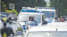 ?? FOTO: KERSTIN CONZ ?? Die Polizei war mit einem Großaufgeb­ot vor Ort.