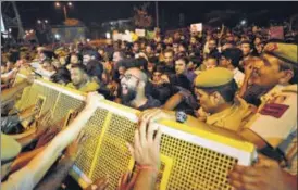  ?? SANCHIT KHANNA/HT PHOTO ?? JNU students protest outside Vasant Kunj police station, demanding immediate arrest of a university professor accused of sexual harassment.