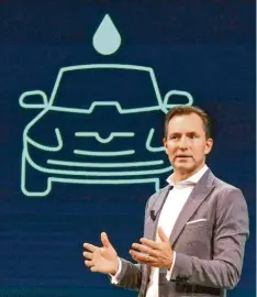  ?? Foto: Michaela Rihova, Imago Images ?? Skoda‰Chef Thomas Schäfer nimmt die IAA‰Proteste mit Gelassenhe­it: „Ich verstehe, dass junge Menschen ungeduldig sind.“