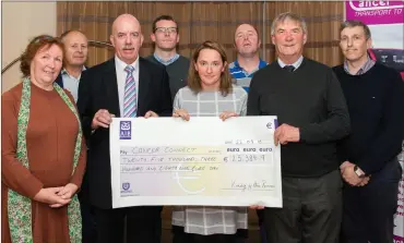  ?? Photo by Marek Hajdasz ?? Una Brennan from the Kenmare Marketing and Events Group (front centre) presenting a cheque to front from left: Vicky Ridgway, David O’Brien, Neilie O’Leary and Steve Ellis, representi­ng Cancer Connect. Back from left: Mickey Ned O’Sullivan (ROB...