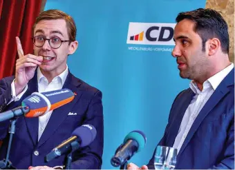  ?? FOTO: JENS BÜTTNER ?? Das soll das neue Führungste­am der CDU in MV sein: Philipp Amthor (links) mit dem designiert­en CDULandesv­orsitzende­n Daniel Peters.