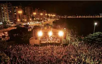  ?? Felipe Aguillar/Divulgação ?? Apresentaç­ão da camerata de Florianópo­lis neste ano na orla da capital catarinens­e