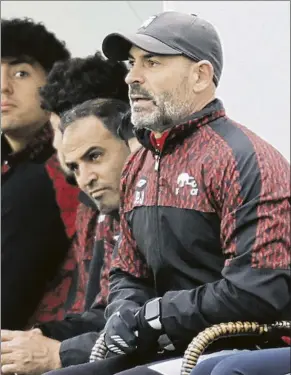  ?? FOTO: EFE ?? Paco Jémez El técnico, en un partido del Tractor iraní