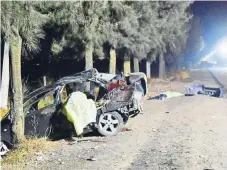  ??  ?? El accidente ocurrió la tarde del domingo en la carretera Tláhuac- Camino Viejo a Tlaltenco, cinco menores perdieron la vida y tres resultaron lesionados.