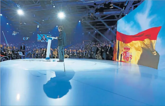 ?? JAVI MARTÍNEZ ?? El ex presidente del Gobierno José María Aznar, durante su discurso en la Convención Nacional del PP, ayer en Madrid.