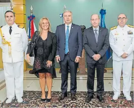  ??  ?? Visita. El ministro Aguad, ayer en el Ministerio de Defensa de Brasil.