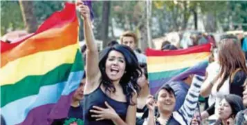  ?? | CUARTOSCUR­O ?? Los consumidor­es LGBT+ mayores de 18 años compran más productos para mantener una buena figura.