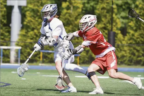  ?? Dave Stewart / Hearst Connecticu­t Media ?? Darien’s Brady Pokorny (99) gets out in front of Greenwich’s Wesley Zolin (25) during the Class L boys lacrosse quarterfin­als in Darien on Saturday.