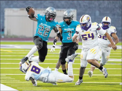  ?? Steel Brooks Las Vegas Review-journal ?? Silverado’s Caden Harris runs Friday during a 61-7 win against Sierra Vista. The Skyhawks are 3-0.