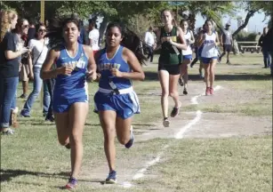  ??  ?? Members of the Brawley Union High cross-country team compete at the IVL championsh­ip on Friday. KARINA LOPEZ PHOTO