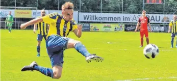  ?? FOTO:REINER ROITHER ?? Bernd Häge und der FC Leutkirch stehen mindestens in der Relegation zur Landesliga.