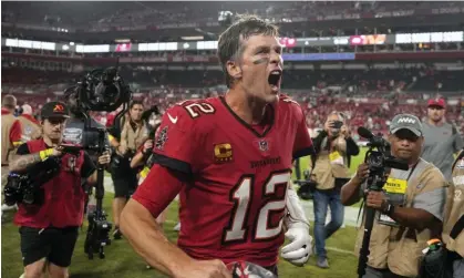  ?? ?? Tom Brady celebrates after his team’s comeback on Monday Night Football. Photograph: Chris O’Meara/AP