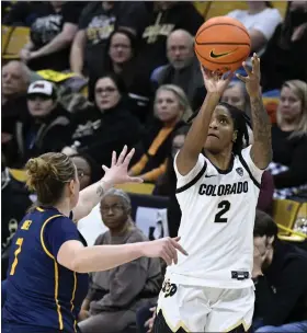  ?? CLIFF GRASSMICK — STAFF PHOTOGRAPH­ER ?? Colorado guard Tameiya Sadler shoots against California on Jan. 12in Boulder.