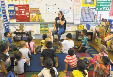 ?? Nathaniel Y. Downes / The Chronicle 2015 ?? Maribel Chavez, a teacher at Buena Vista Horace Mann elementary school in the Mission District, motions for her students to speak up during a class discussion in 2015.